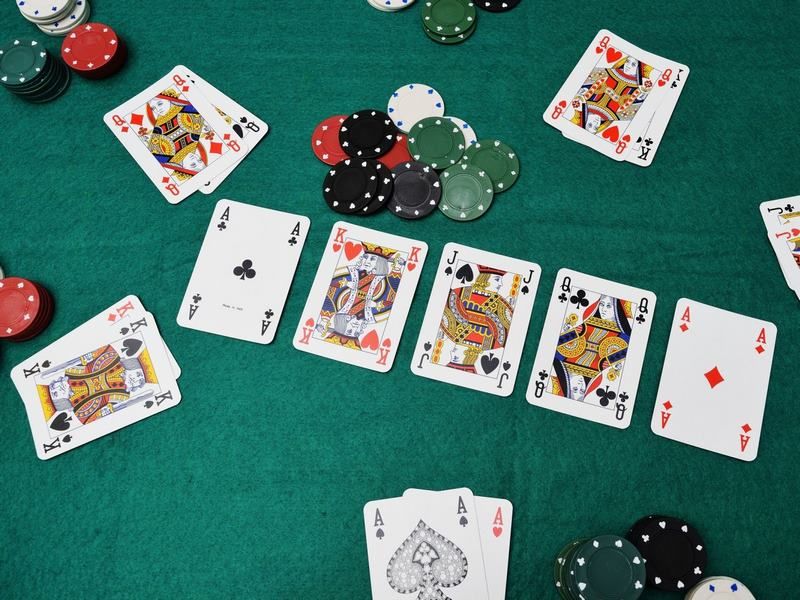 Cách đọc bài Poker - Đoán bài người chơi chuẩn xác tới 90% 3 Cách đọc bài Poker cực chuẩn dựa vào hành động Call