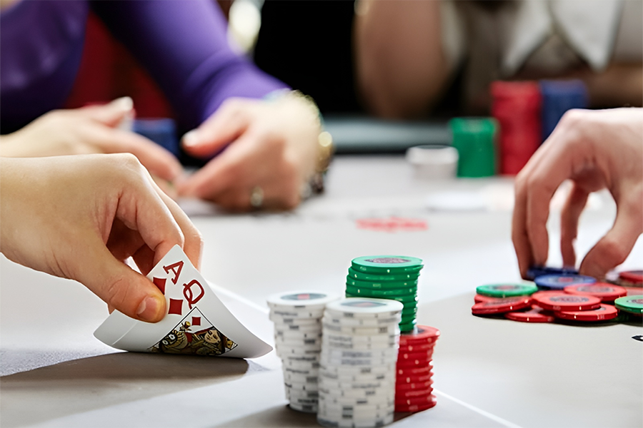Luật chơi poker texas qua các vòng chia bài cập nhật 2023